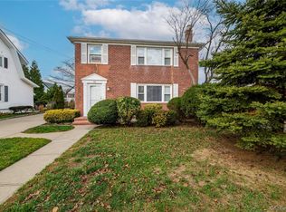 60 Chestnut St, Rockville Centre, NY 11570