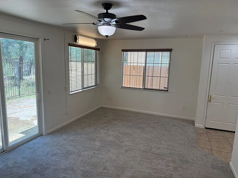 1402 Ferry Cir — Photo 6