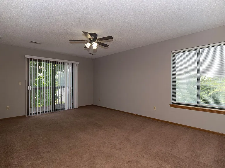 213 W Main St — Photo 13