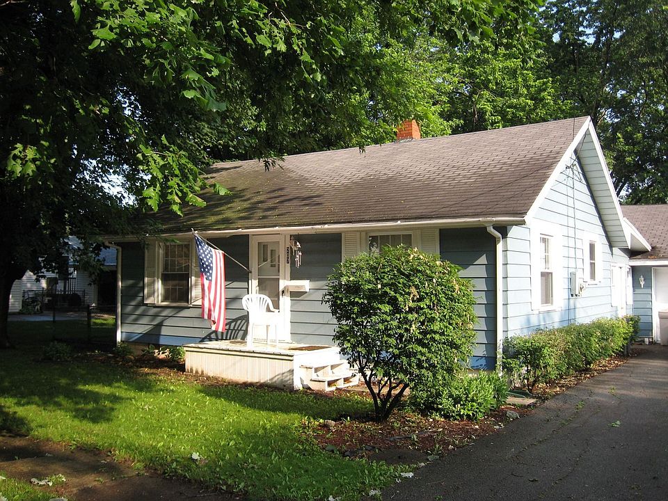 1st image of 207 W 8th St