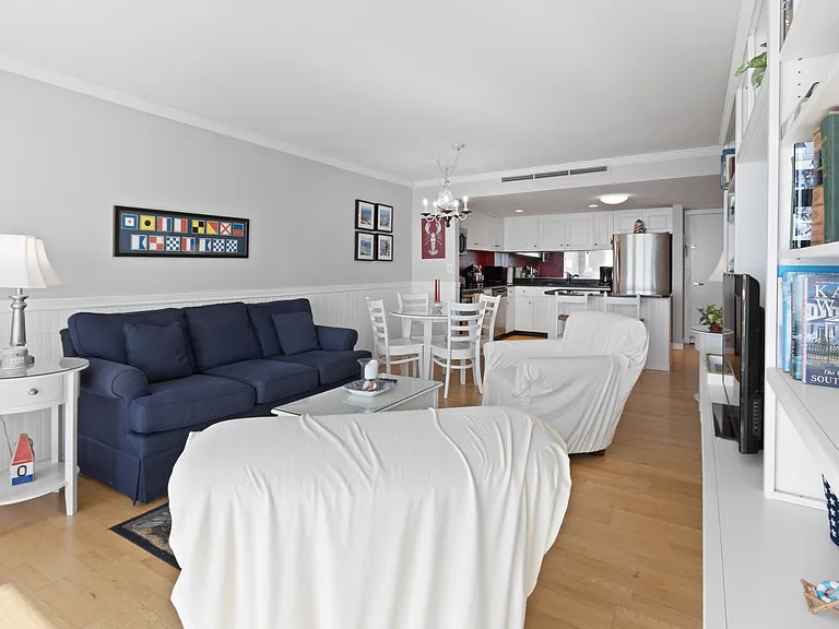1 Seacliff Ave — Photo 16