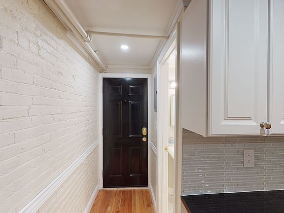 4th image of 290 Beacon St APT 2