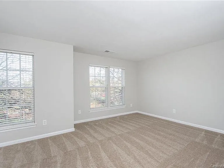 9523 Lina Ardrey Ln — Photo 11