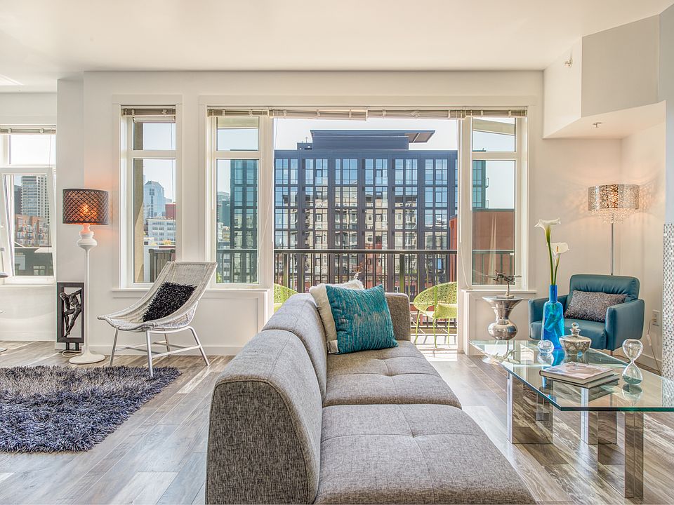 View. Modern. 1Bed + Den