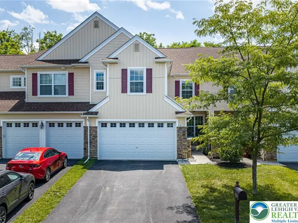 889 Iron Ln, Easton, PA 18040