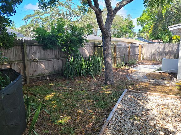 5th image of 604 Dogwood Ct