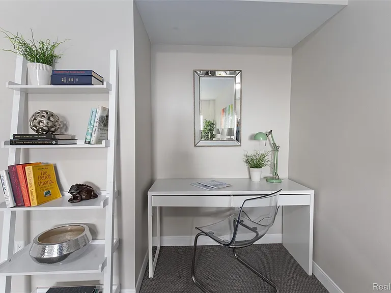525 W Lafayette Blvd #21B — Photo 29