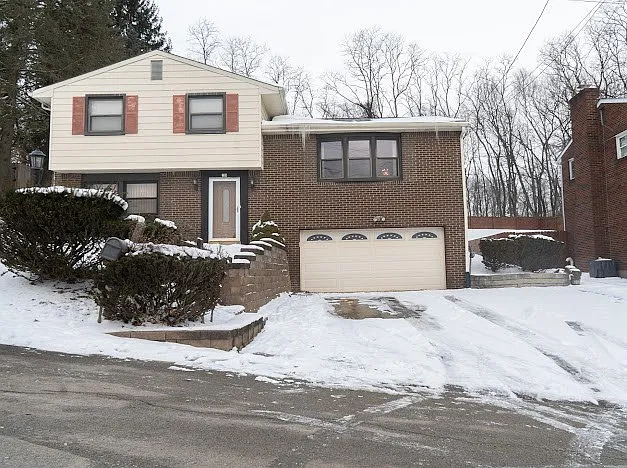 209 Cypress Hill Dr photo 1