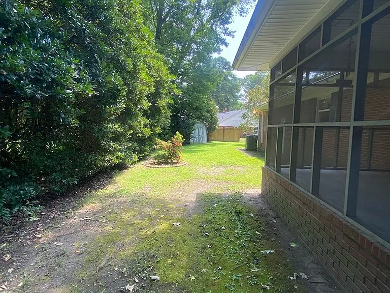 2648 S Kings Rd — Photo 21