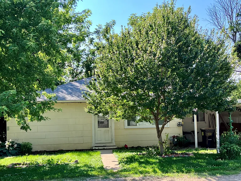 513 E Main St — Photo 1