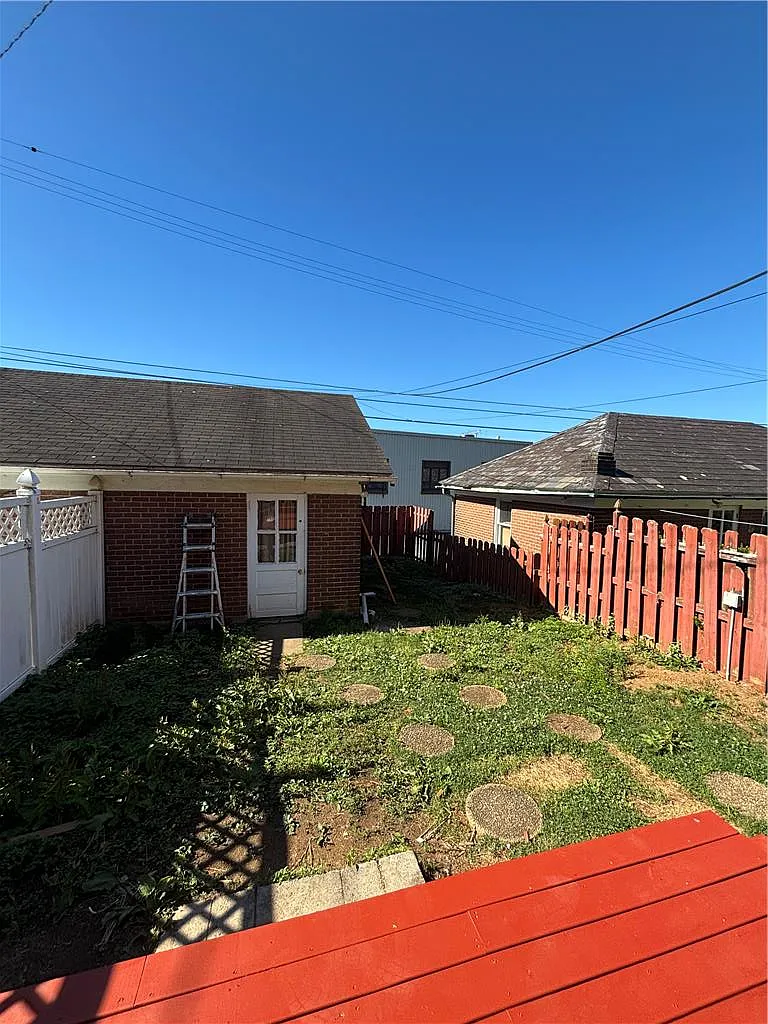 3 bed, 1.0 bath, 1896 sqft, $2,250 — Photo 3