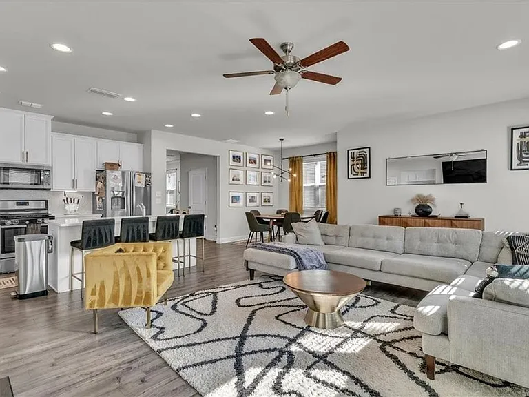 790 Belrose Dr — Photo 4