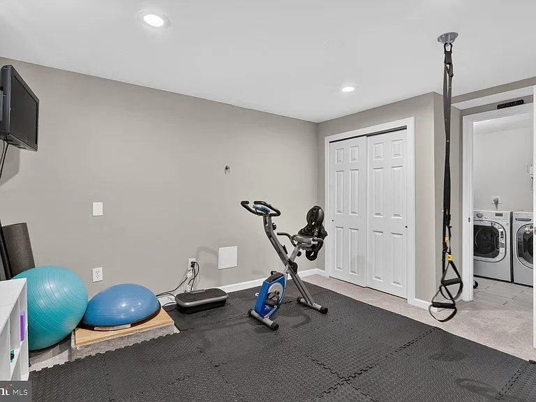 7331 Rolling Oak Ln — Photo 24