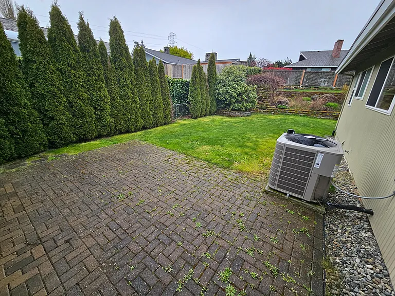 12151 SE 15th St — Photo 24