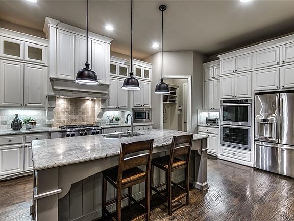 3rd image of 13853 Countrybrook Dr