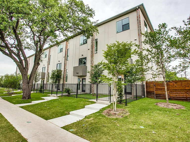 Townhomes on Bennett — Photo 27