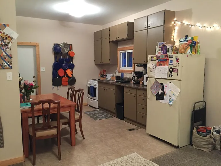 319 N Edwards St — Photo 5