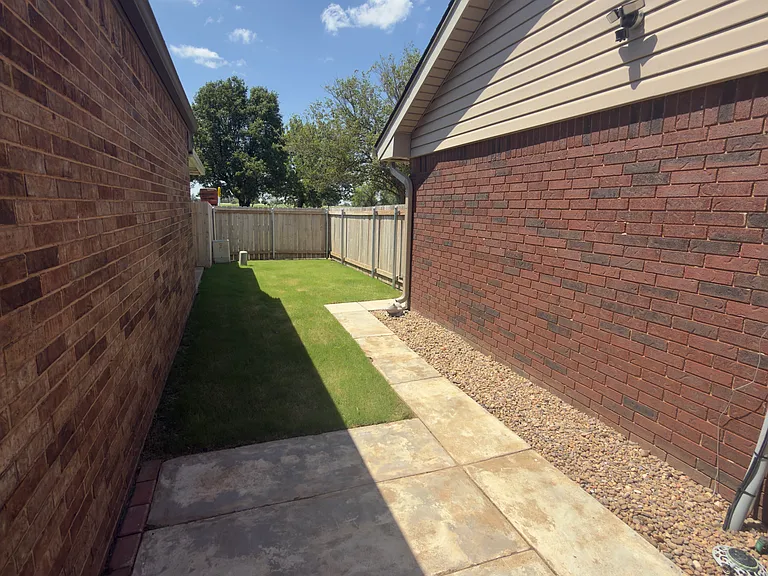 1010 Bluestem Rd — Photo 28