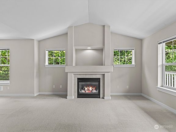 4th image of 10610 221st Ln NE #201