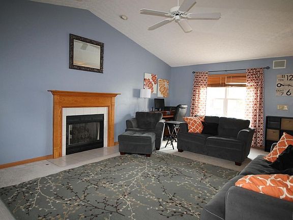 4th image of 9270 Windy Creek Dr