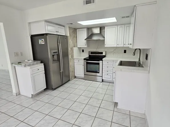 31 SW 10th St, Dania, FL 33004