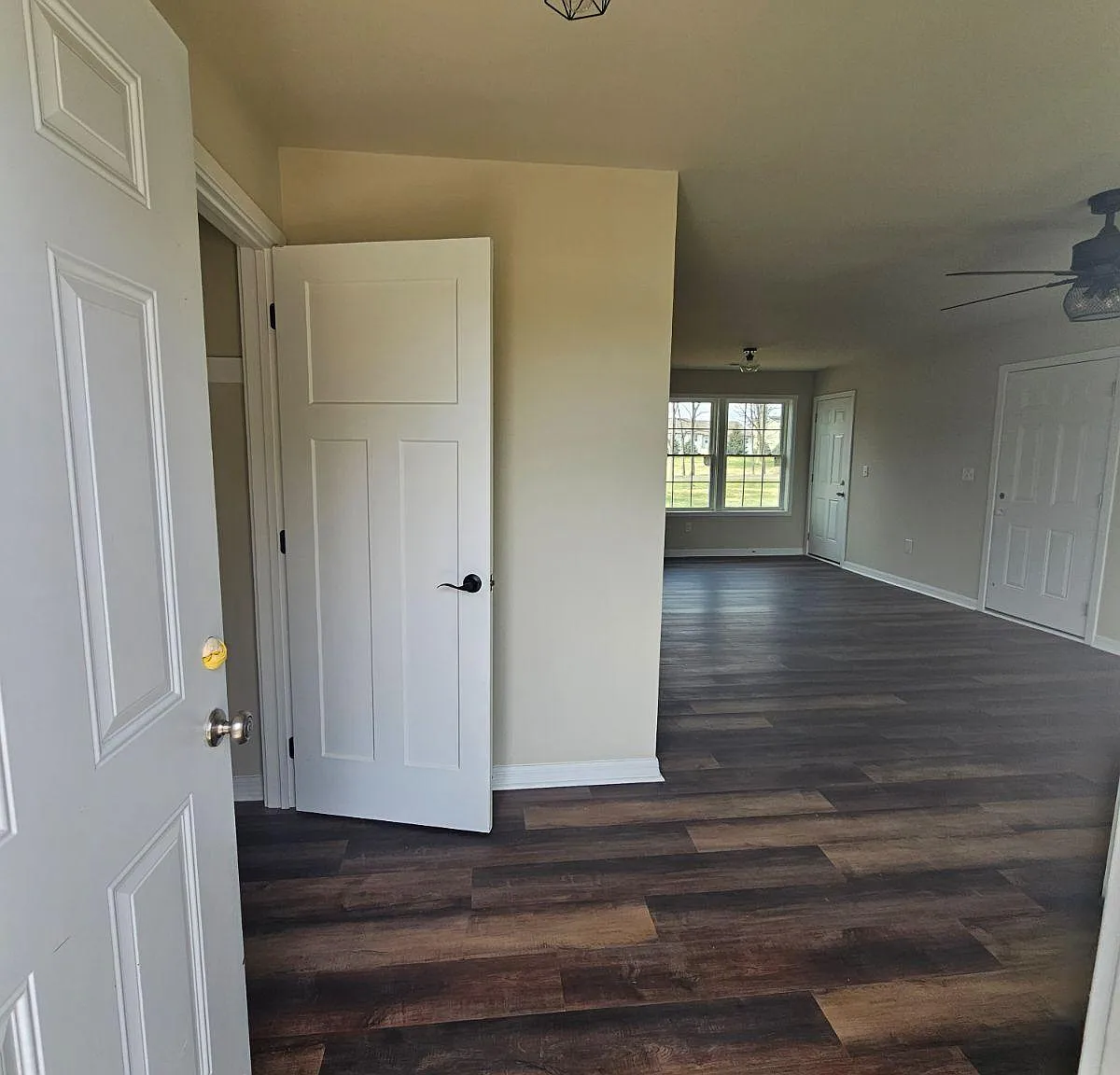 3 bed, 1300 sqft, $2,100 — Photo 3