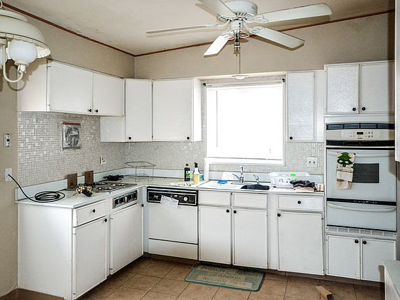 5th image of 284 Bradley Dr
