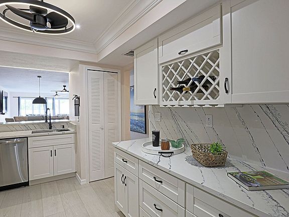 5th image of 11921 Seabreeze Cove Ln