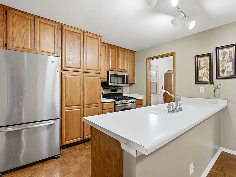 409 Kensington Dr — Photo 3