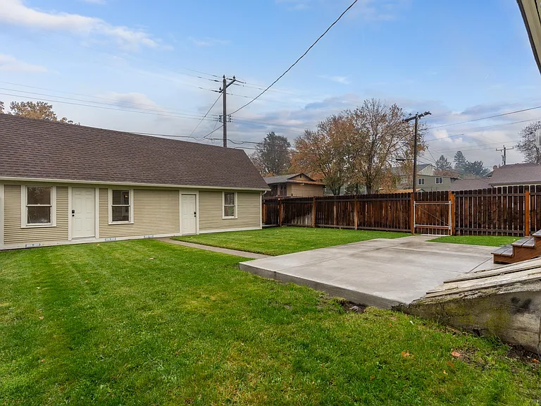 1728 W 11th Ave — Photo 30