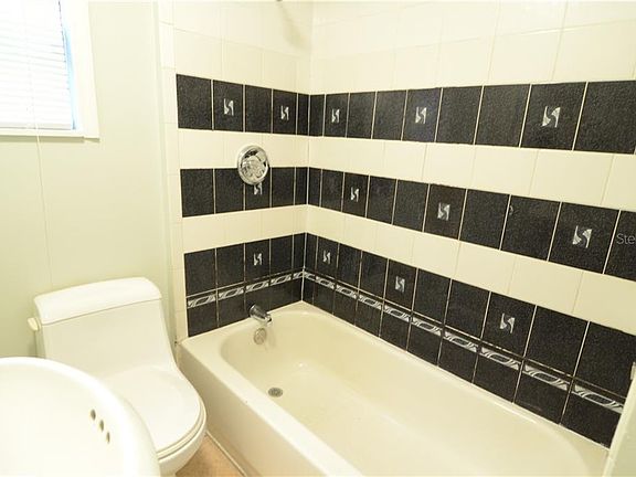 4th image of 236 6th Ave N APT C