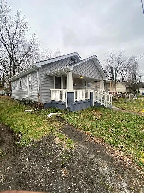 2 bed, 1.0 bath, 725 sqft, $1,295 — Photo 2