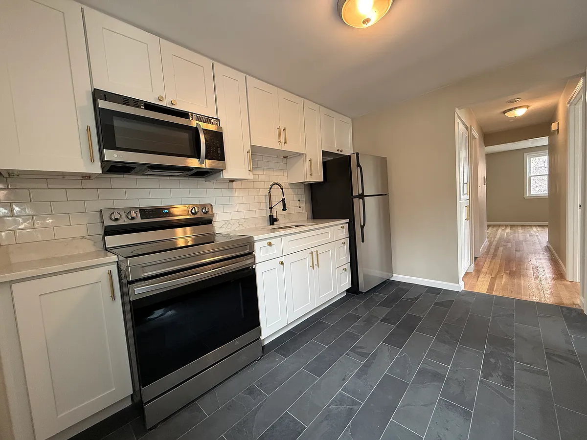 Building Photo - 60 Bates Ave #3
