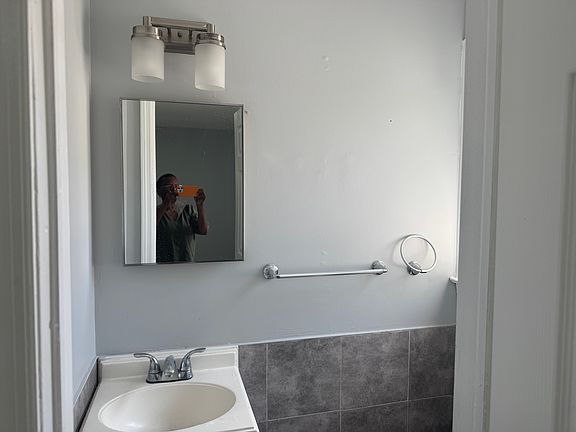 5th image of 10 Evelyn Ct #2