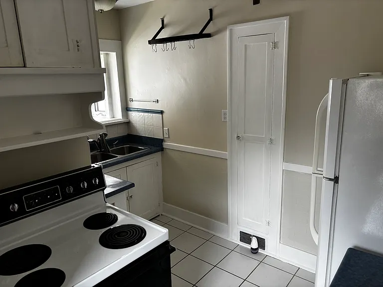 1300 W Governor St — Photo 10