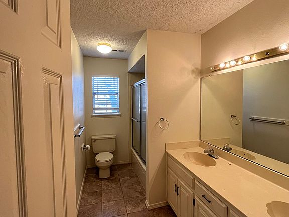 3rd image of 1538 E Thornhill Dr
