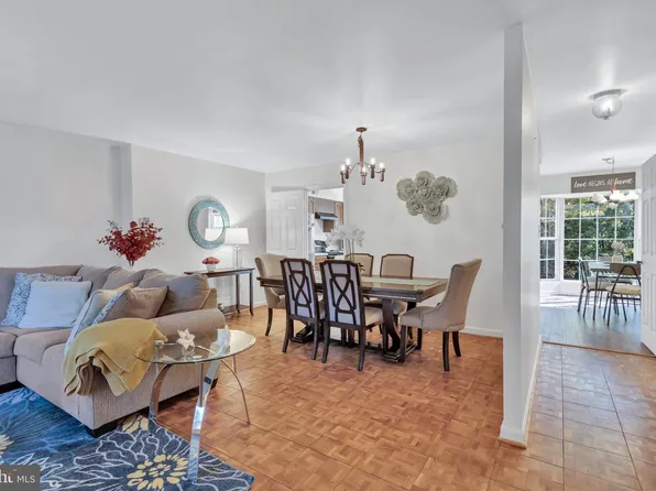 9009 Sweet Birch Ct, Springfield, VA 22152