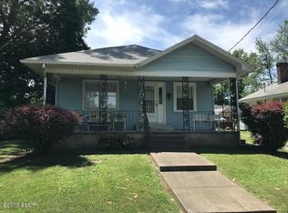 208 W 5th St, Benton, IL 62812