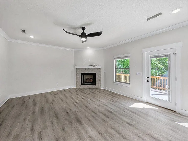 284 Stoneykirk Dr — Photo 3