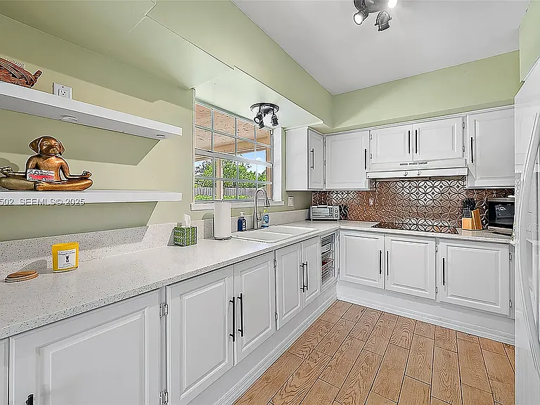 367 Riverside Dr — Photo 6