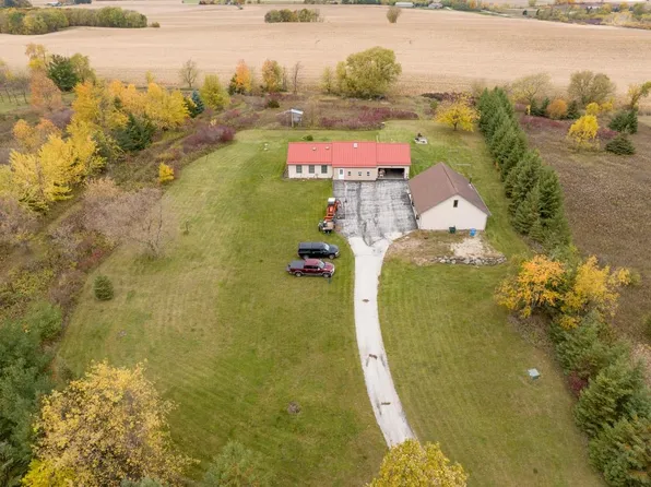 N2279 River Oaks Rd, Reeseville, WI 53579