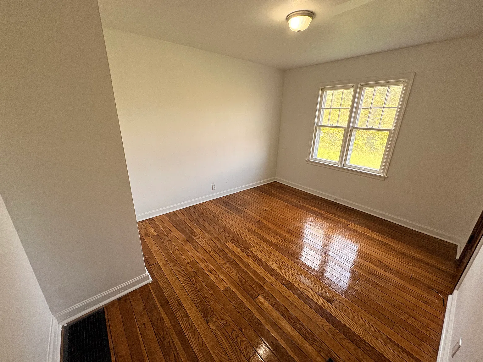 2 bed, $1,100 — Photo 4