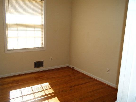 3rd image of 114 Winter Hill Dr