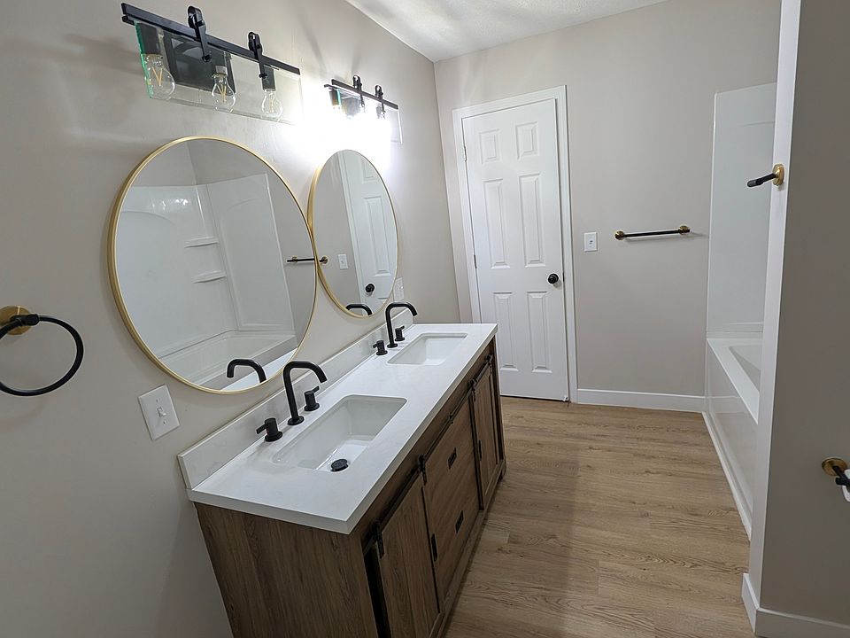 Double Vanity Bathroom 1