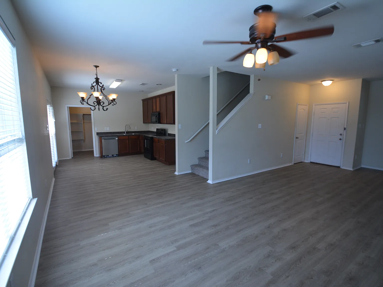 3 bed, 2.5 bath, 2029 sqft, $1,995 — Photo 4