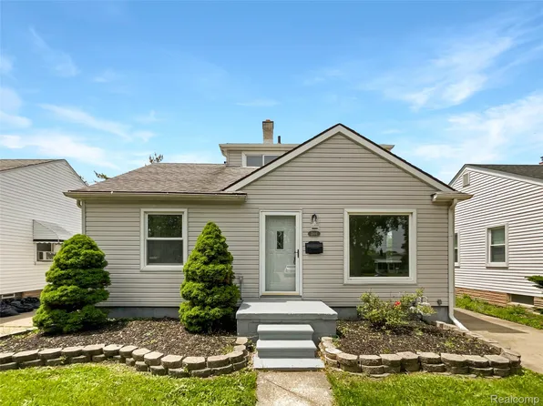 3894 17th St, Wyandotte, MI 48192