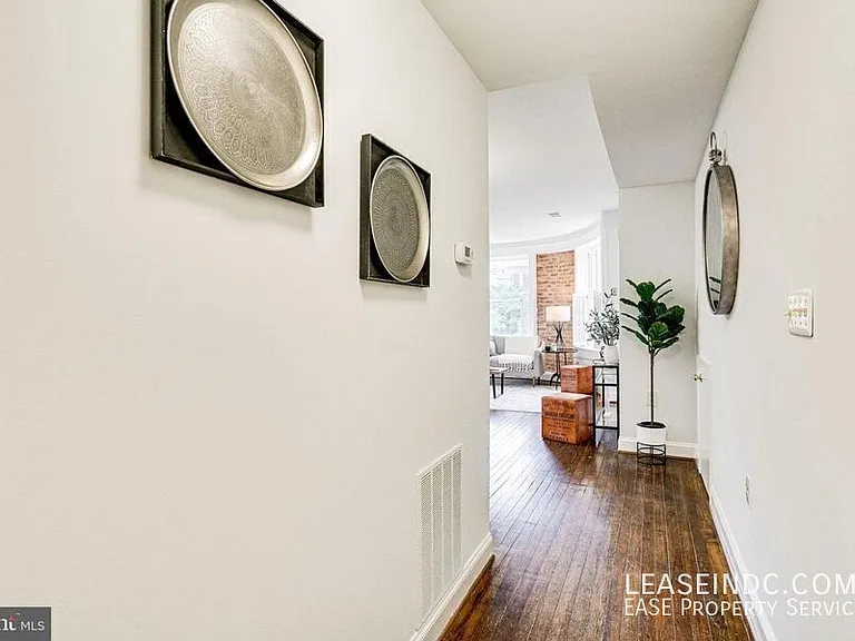 1938 Biltmore St NW #B — Photo 3