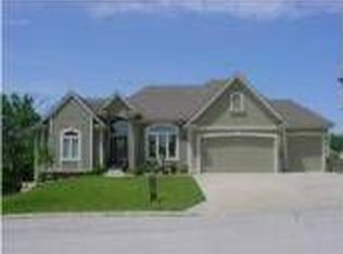 168 NE Hidden Ridge Ln, Lees Summit, MO 64064