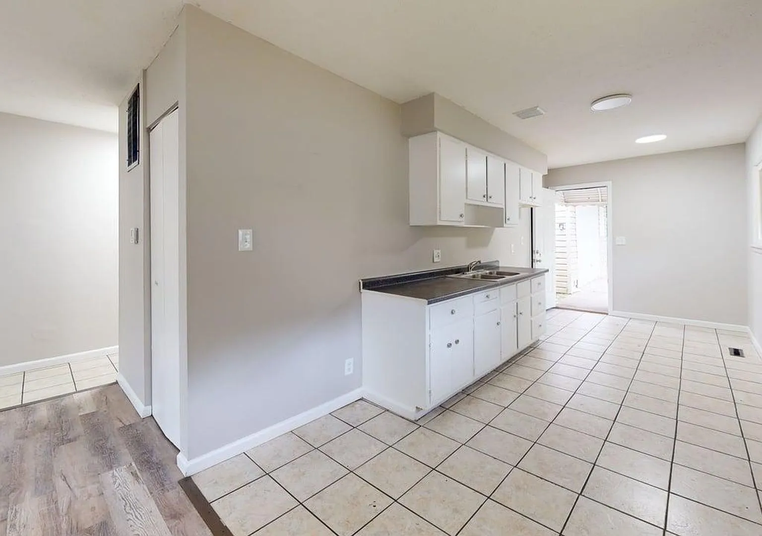 Akron 3 Bedroom Single Family Home - Move In Special! — Photo 4