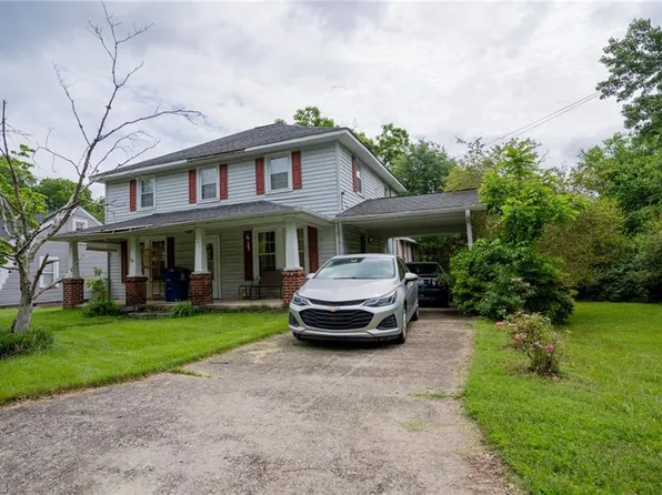 207 N 6th Ave, Mayodan, NC 27027